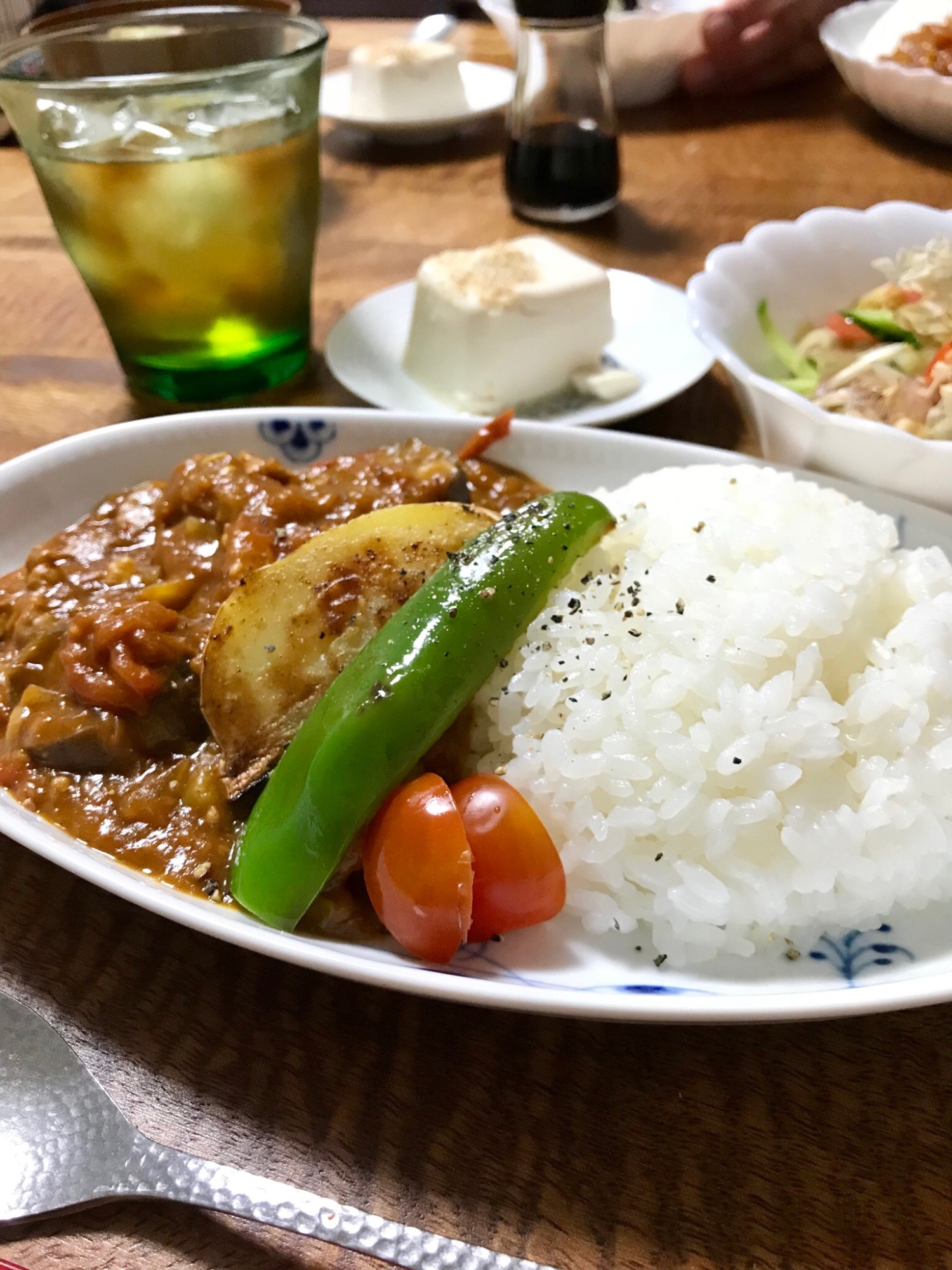 トマトたっぷり 夏野菜カレー レシピ 作り方 By サランちゃんのキッチン 楽天レシピ