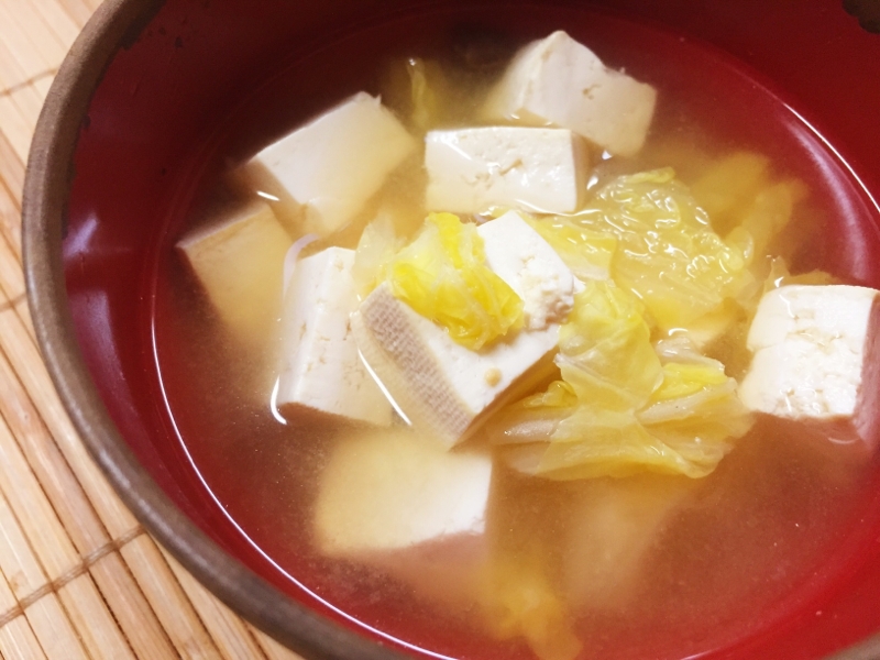 ショウガが隠し味！豆腐&白菜の味噌汁