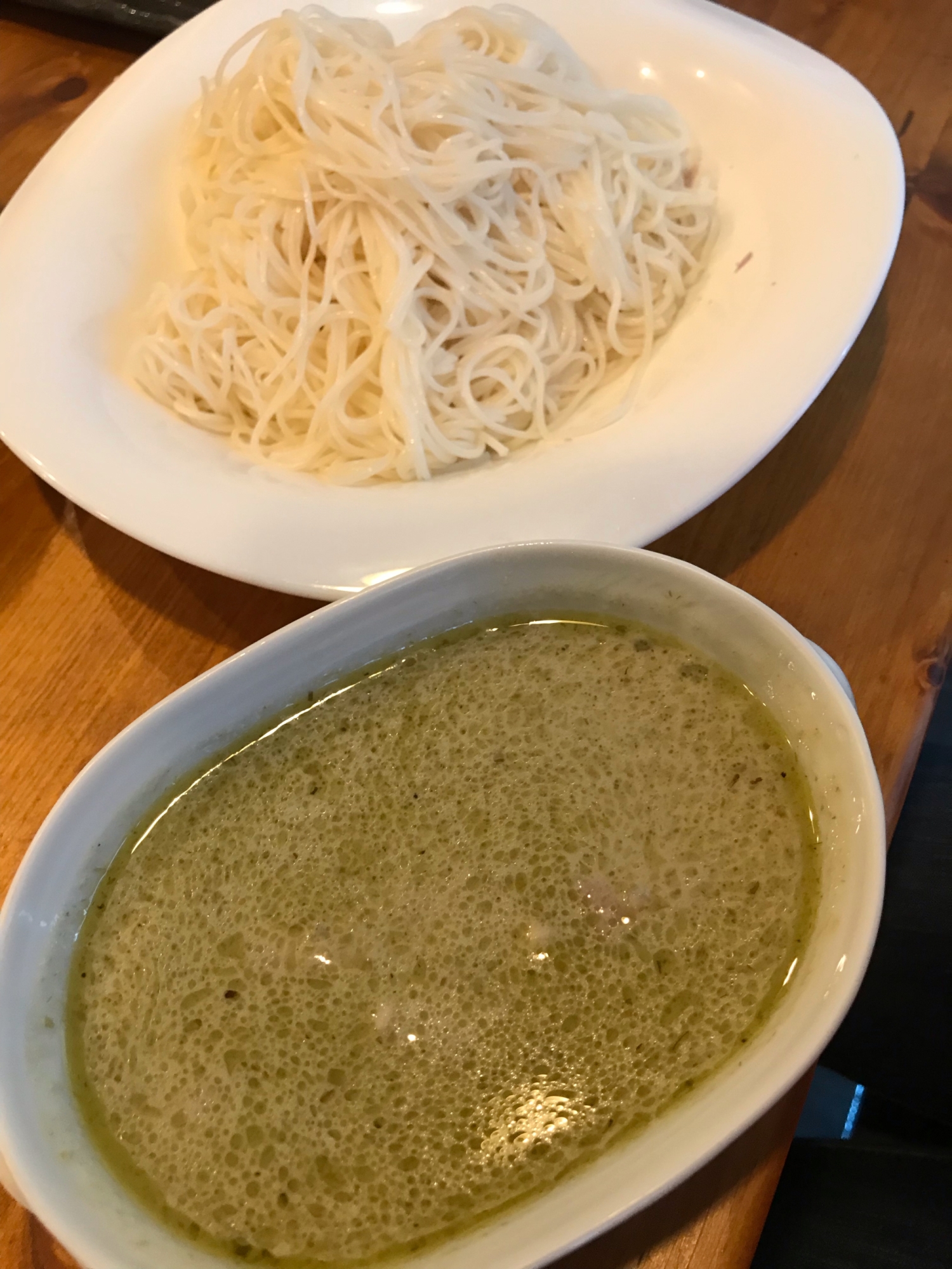 残ったグリーンカレーを素麺にアレンジ