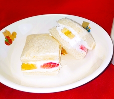 【子どものおやつ】カッテージチーズのフルーツサンド