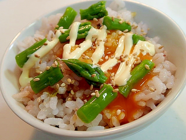 三十雑穀で　卵黄とアスパラガスの醤油マヨご飯