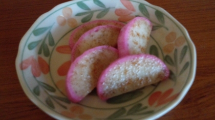 かまぼこが、メイン！！
いつもは、他の食材と一緒に炒めることは、あっても…
塩コショウ味！美味しかったです。
ごちそう様でした♪
（ねぎが、無かったけど…）