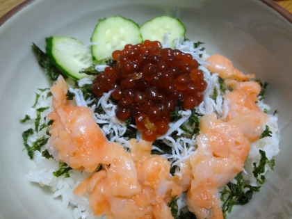 豪華いくらの3色丼