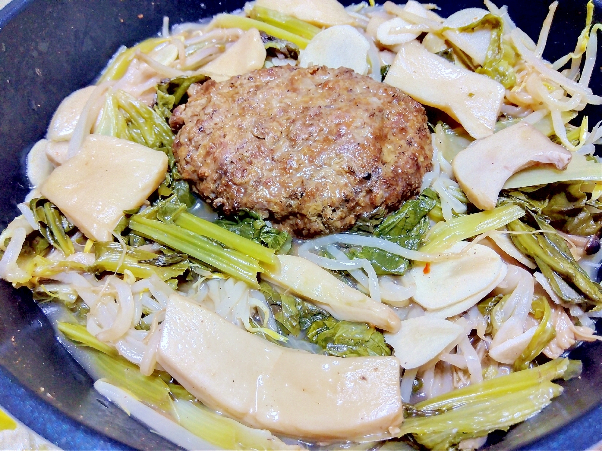 サニーレタス小松菜エリンギもやしハンバーグ蒸し煮