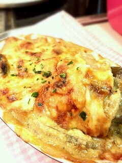 白いグラタンに入った豚汁と麩のグラタン