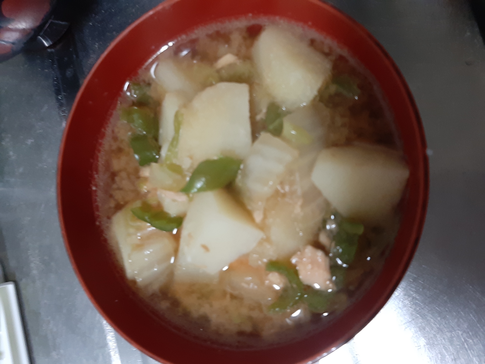 じゃがいも　白菜　ピーマン　ツナ缶味噌汁