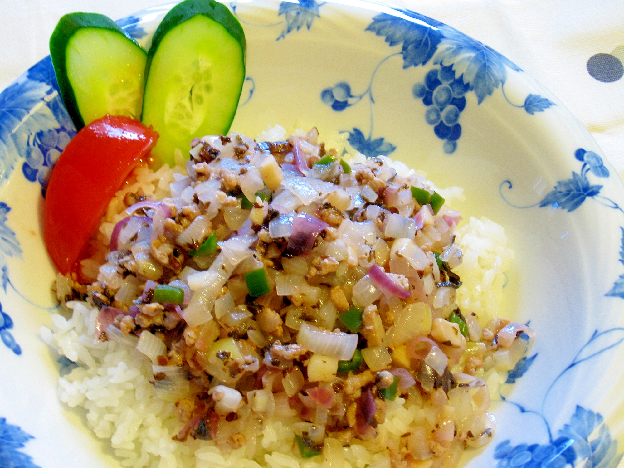 さっぱり☆赤しそ香る野菜たっぷりのっけご飯