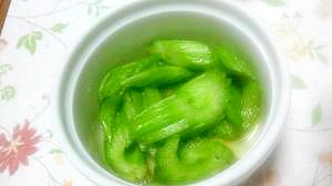 昆布茶で簡単　セロリの即席漬け