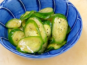 朝の食欲増進に☆　「胡瓜のゆかり風味漬け」