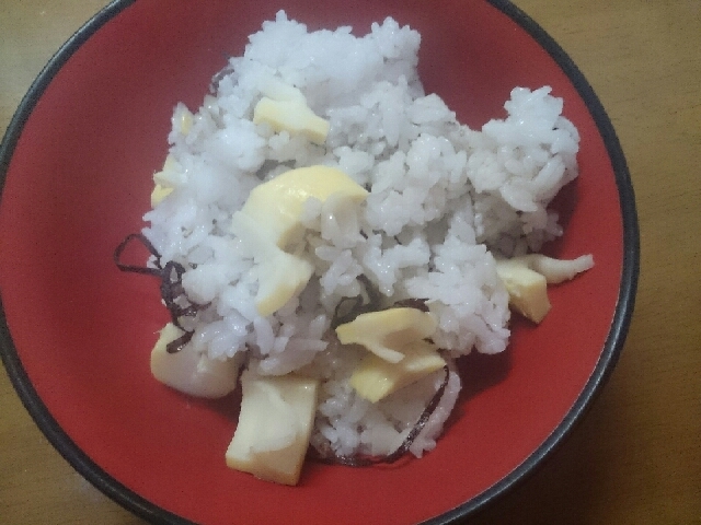 タケノコと塩昆布の混ぜご飯