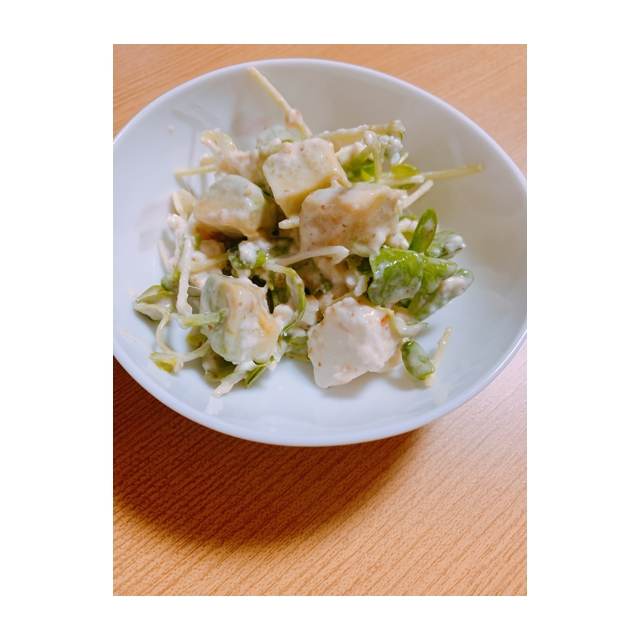 豆苗とアボカドの豆腐サラダ