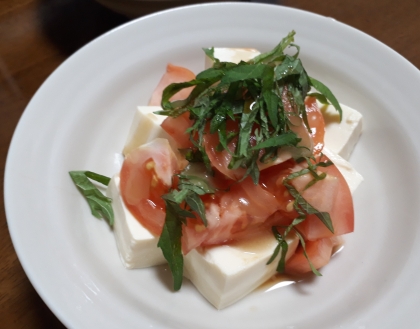 暑いときに！冷やし豆腐のトマト大葉のせ