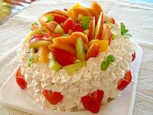 ベジタリアンのフルーツいっぱいデコレーションケーキ