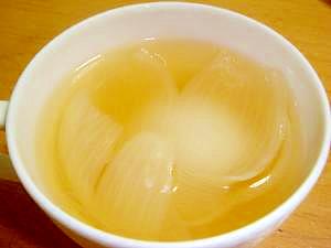 丸ごと入れちゃう☆新タマネギのスープ