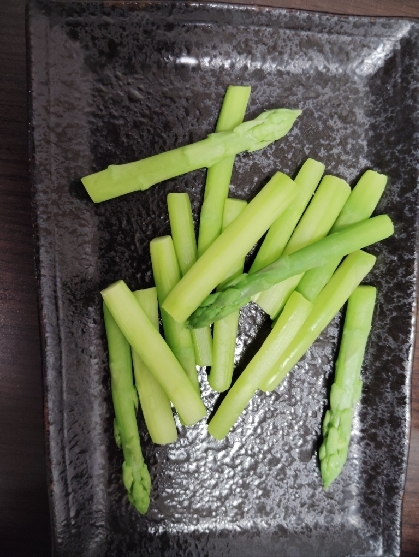にんにく味の茹でアスパラ