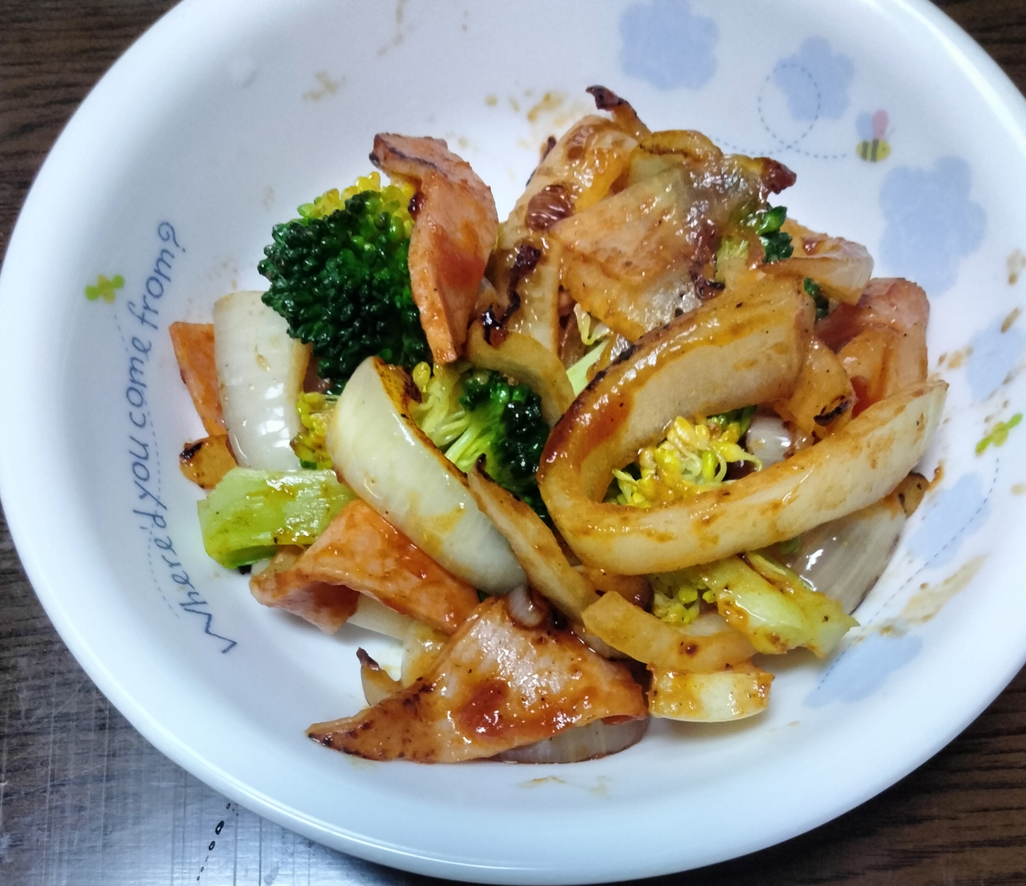 玉ねぎブロッコリーハムでケチャップ炒め