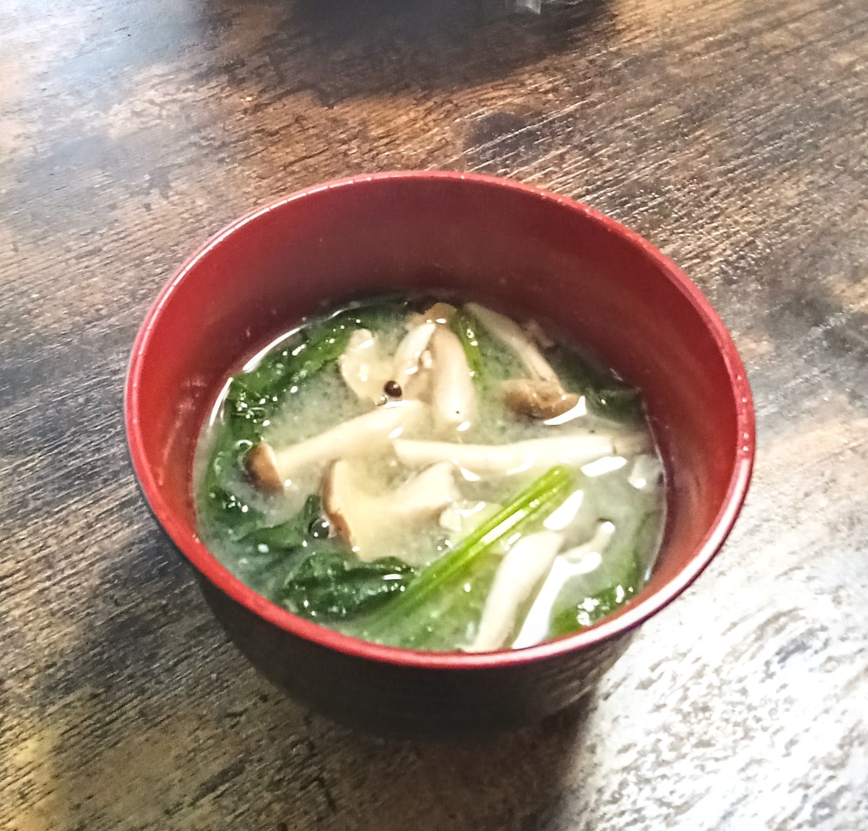 今日はお味噌汁！！しめじとほうれん草Deお味噌汁