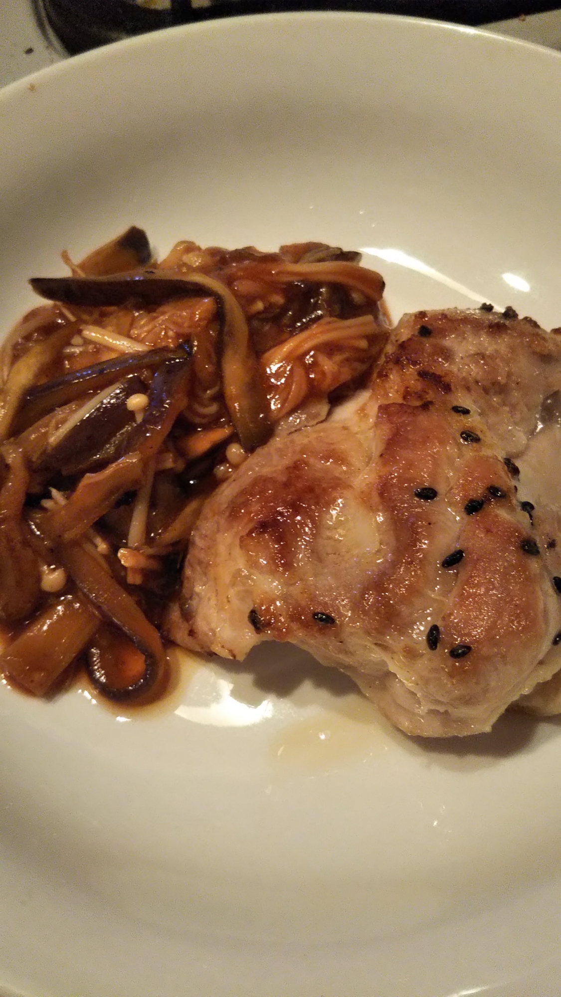 チキンステーキと茄子のデミグラ風炒め