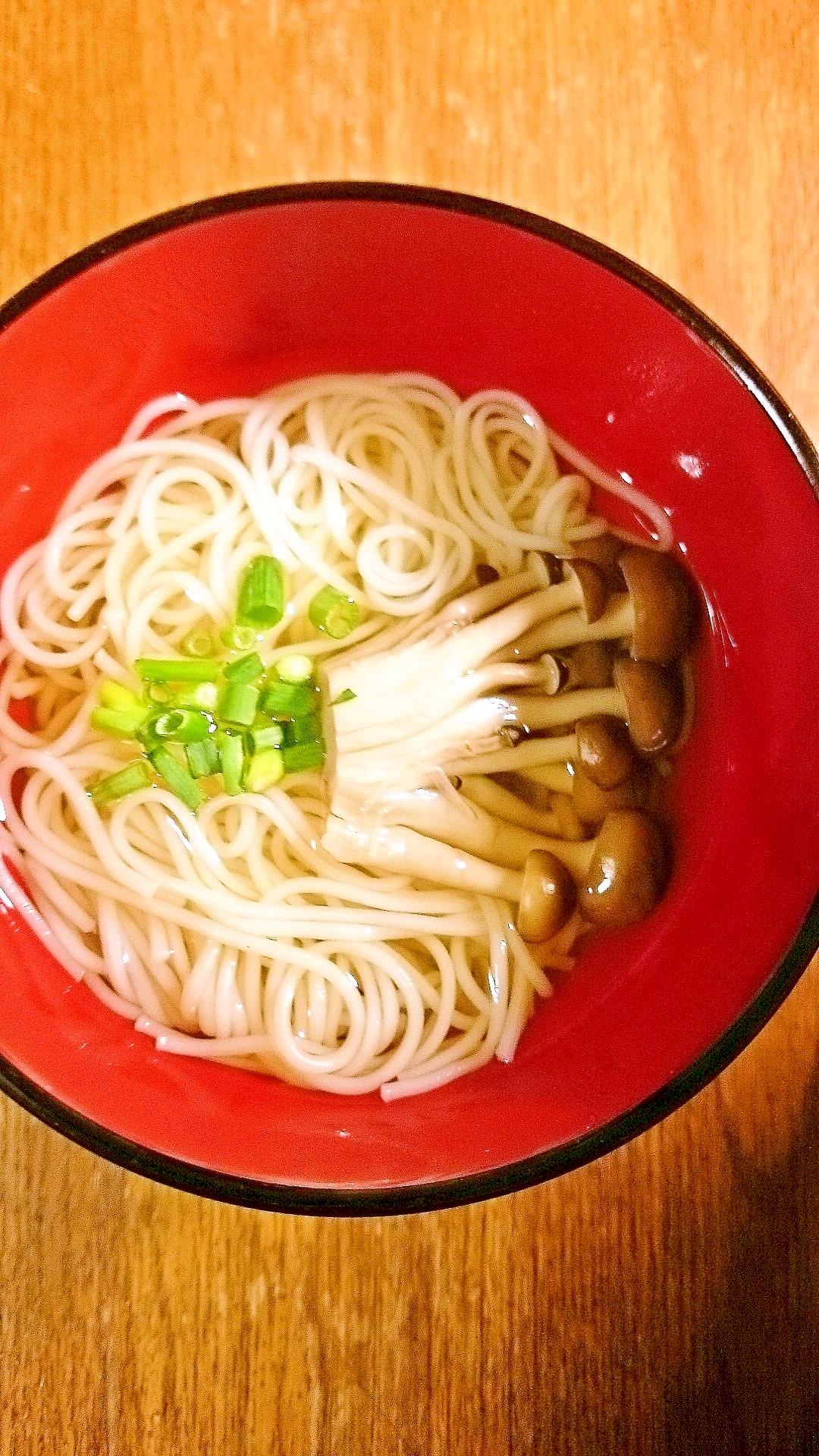 余った素麺で！　シメジにゅうめん