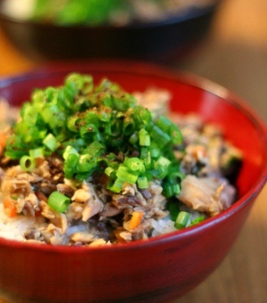 余ったお刺身でつくる、魚そぼろ丼