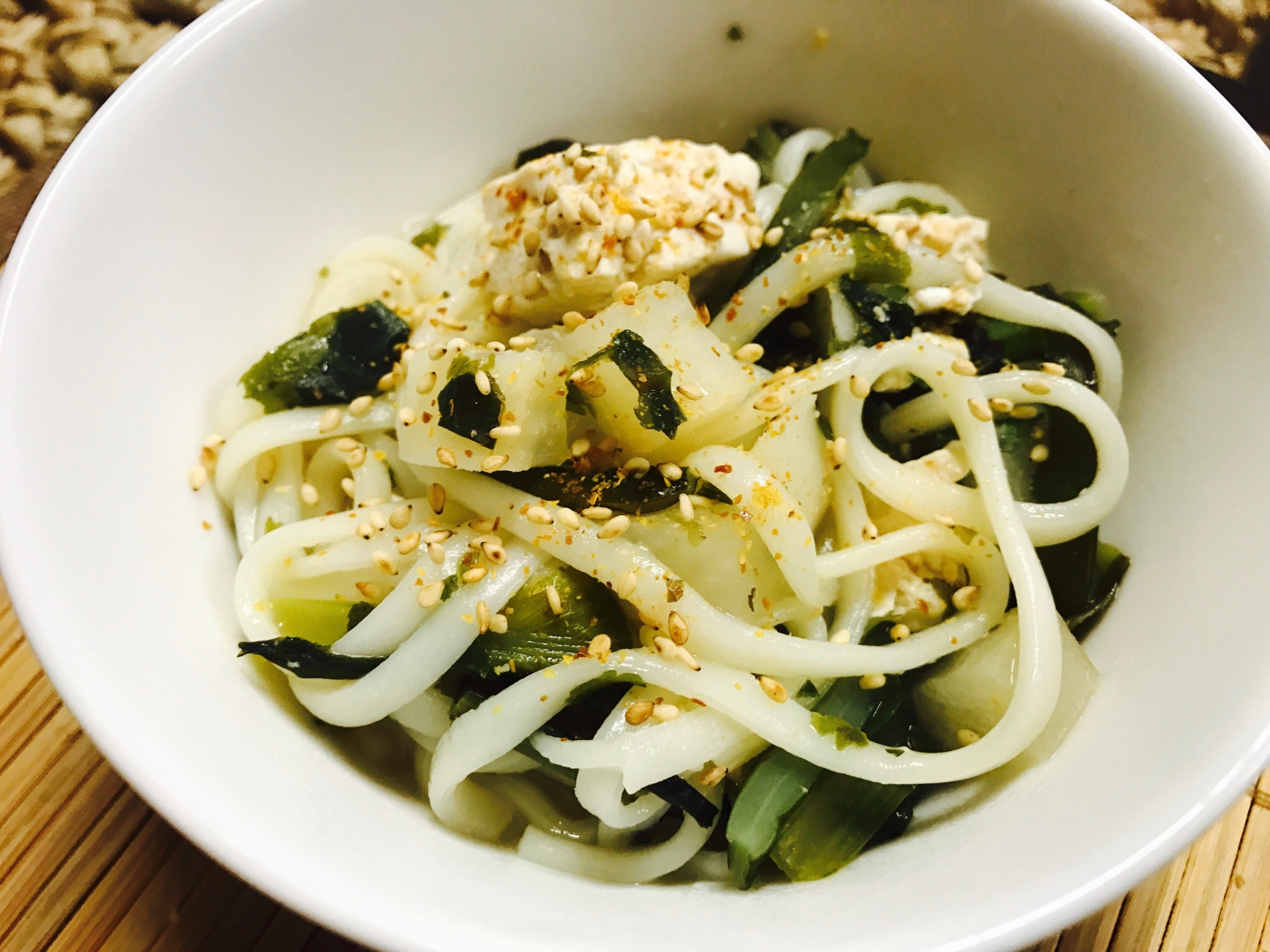 リメイク！煮大根とわかめ入り味噌汁煮込みうどん