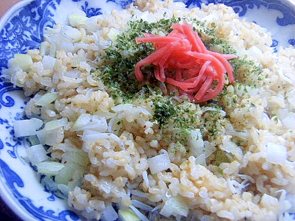 発芽米で❤白い具の炒飯♪（しらす＆大根＆タマネギ）