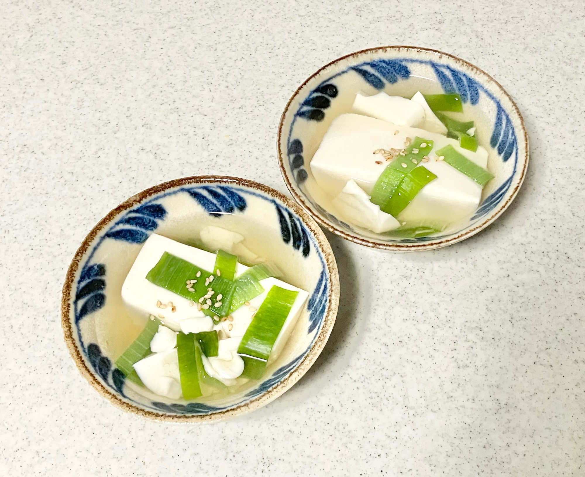 簡単☆ネギと胡麻入り湯豆腐