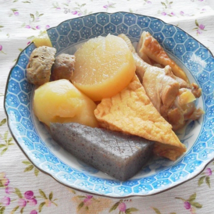 ムネ肉が売り切れてて手羽元でゴメンね＠＠；　鶏の旨味が大根に染みてウマ～❤鍋いっぱい作ったのに一日で売り切れ！明日も食べたかったのに↴また作るね～（*^▽＾*）