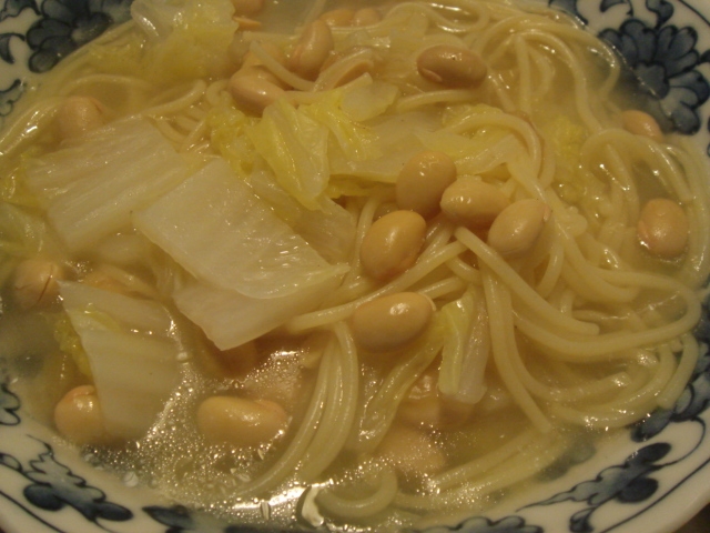 白菜と大豆のスープパスタ