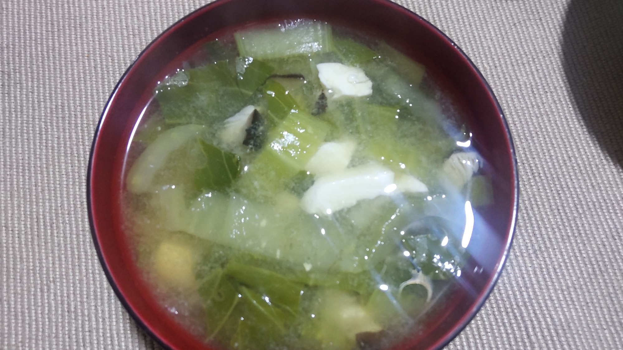 豆腐、白菜、椎茸の味噌汁