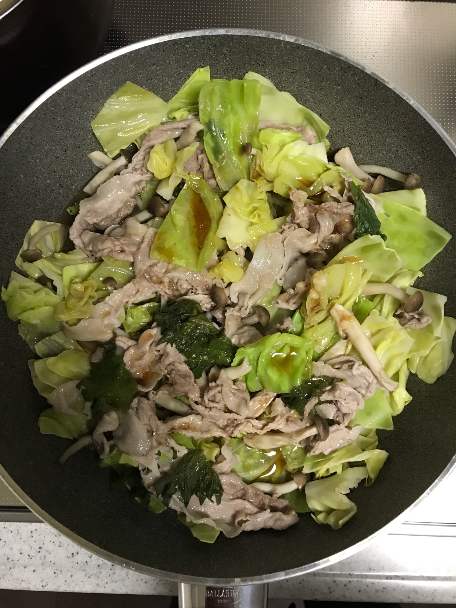 キャベツと豚の蒸し焼き