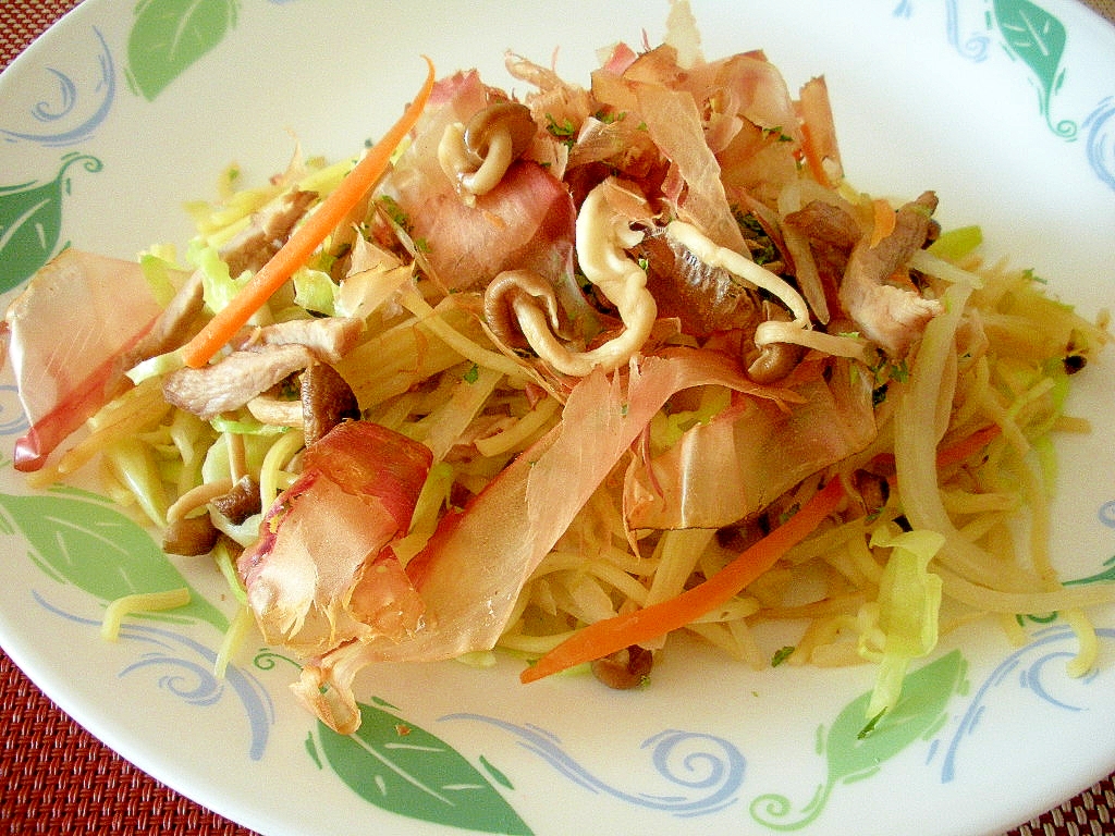 ☆野菜と煮豚とおかかの具だくさん焼きそば☆