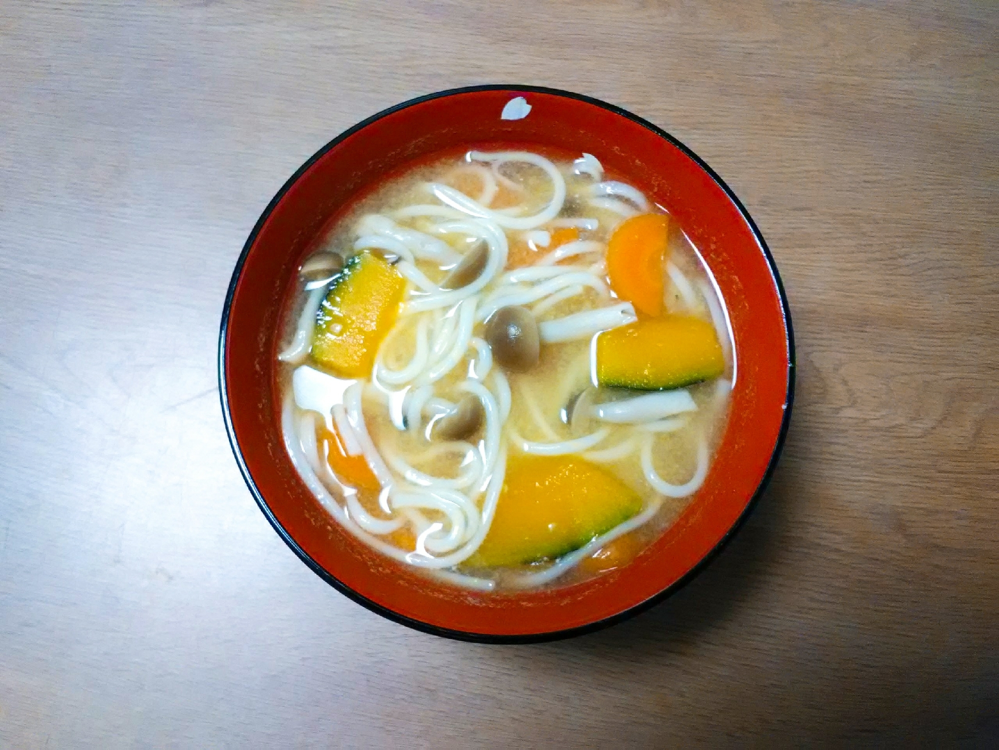 南瓜と人参とシメジと素麺のみそ汁