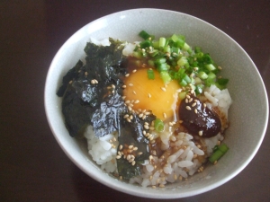 焼き肉のタレで韓国風卵かけご飯☆