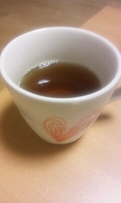 今日は雨で寒いので、温かい麦茶、作らせていただきました(^-^)
飲むと落ち着きます☆