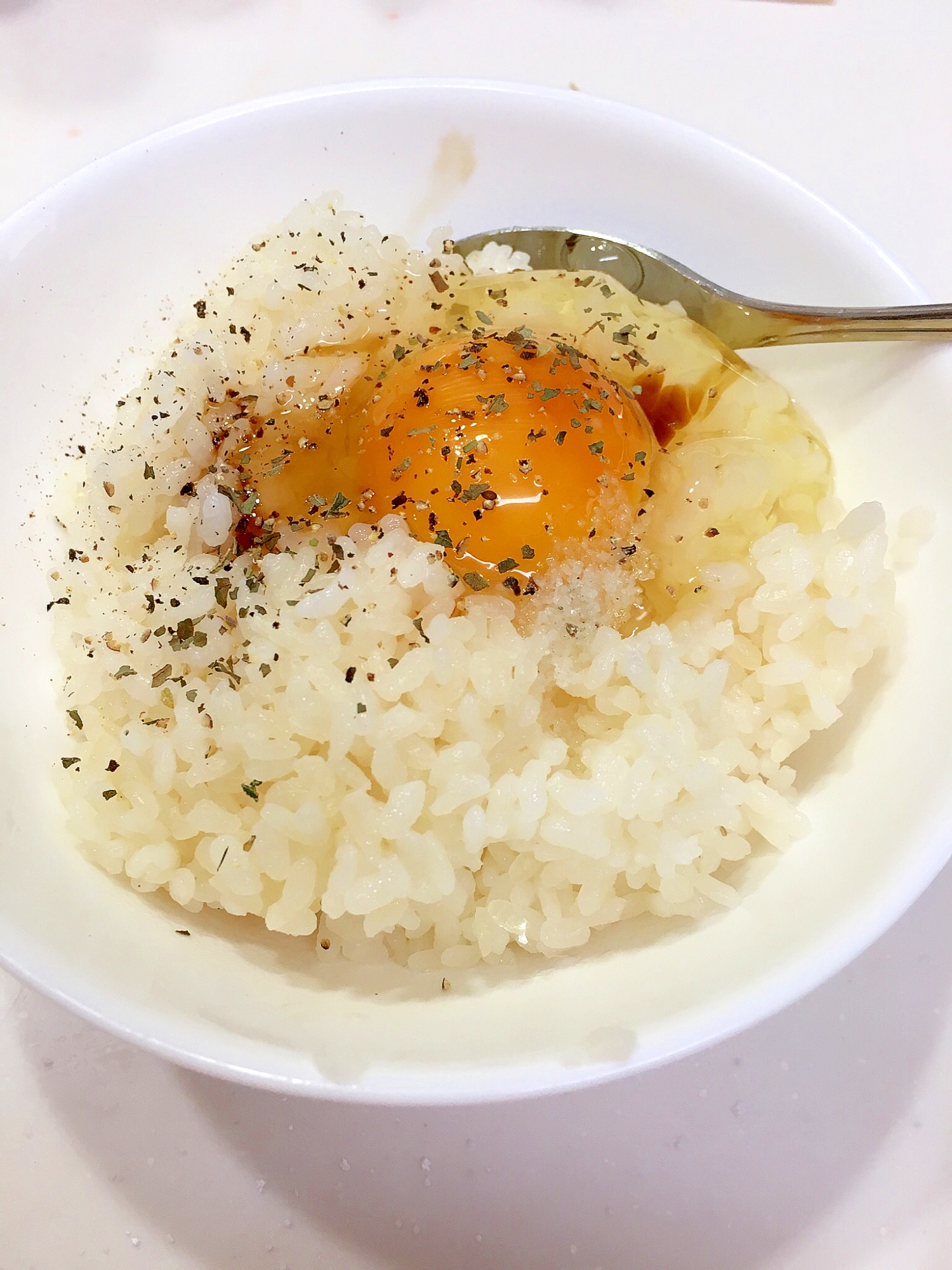 バジルとトリュフ塩の卵かけご飯 レシピ 作り方 By とっこ 楽天レシピ