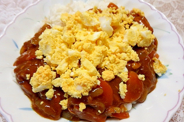 茹で卵入りカレーライス