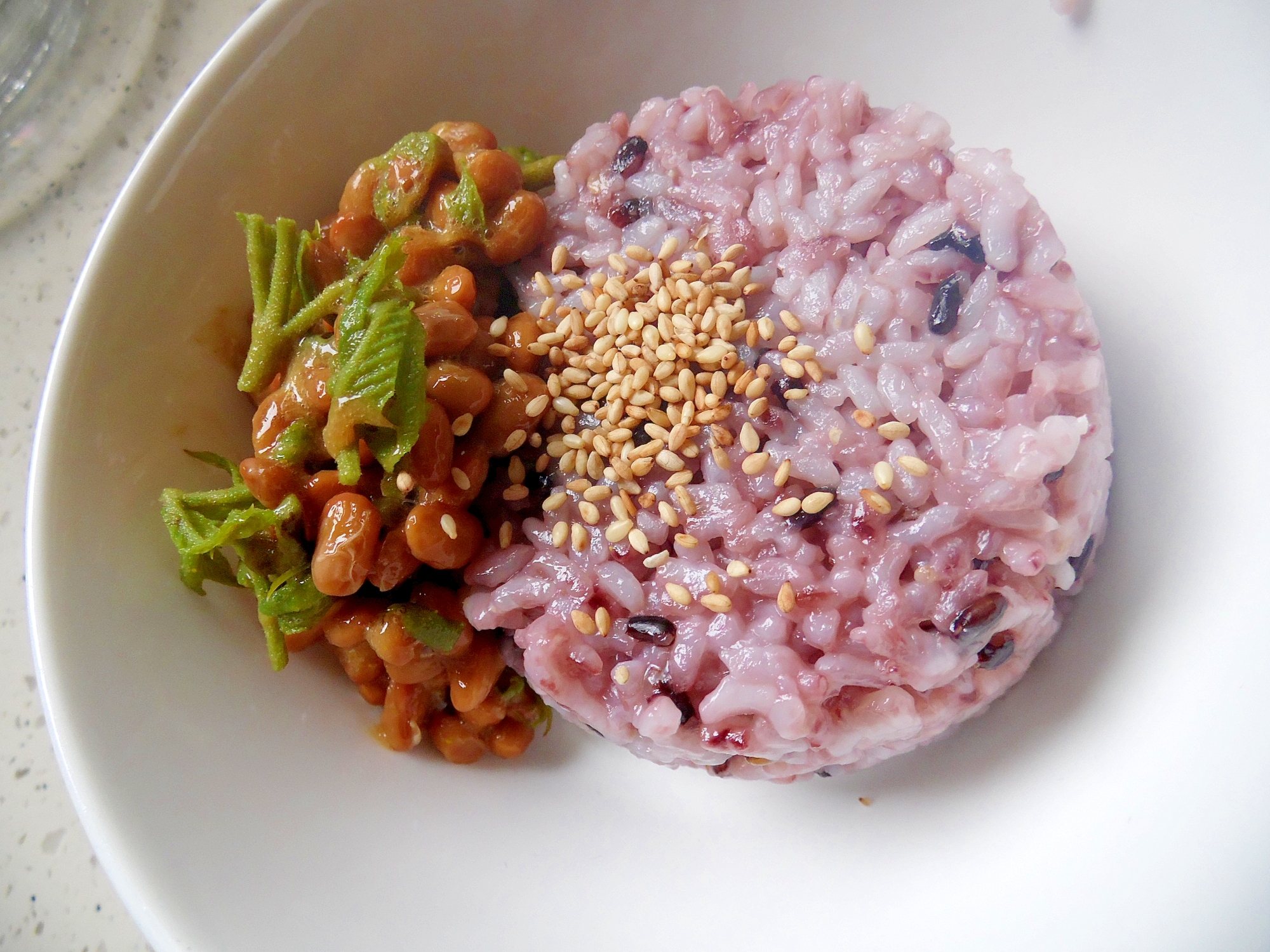 たらの芽風味の納豆ご飯