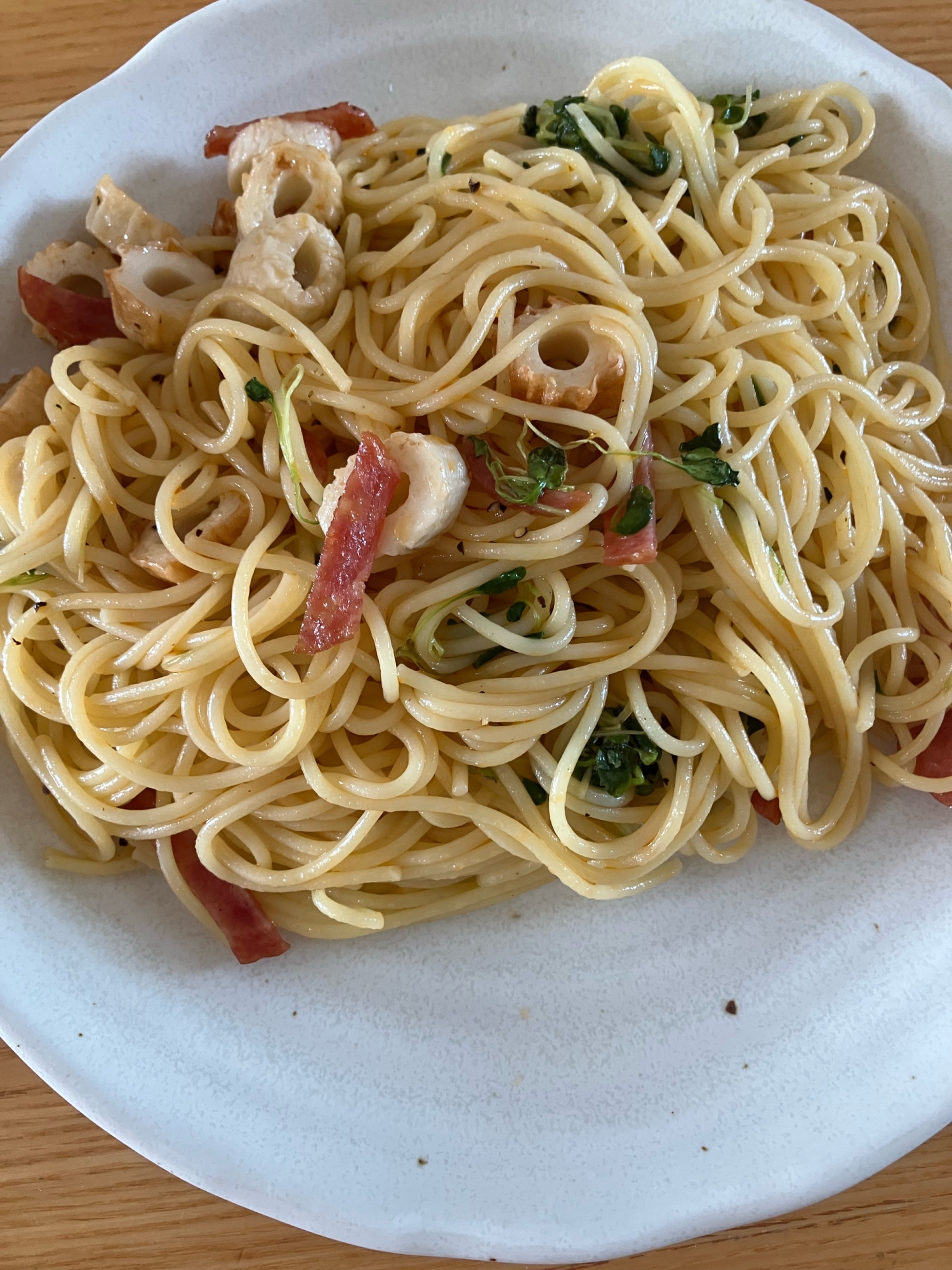 サラミとちくわのパスタ