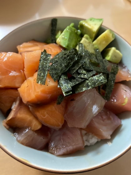 漬けマグロ・漬けサーモン・アボカドの美肌丼♡