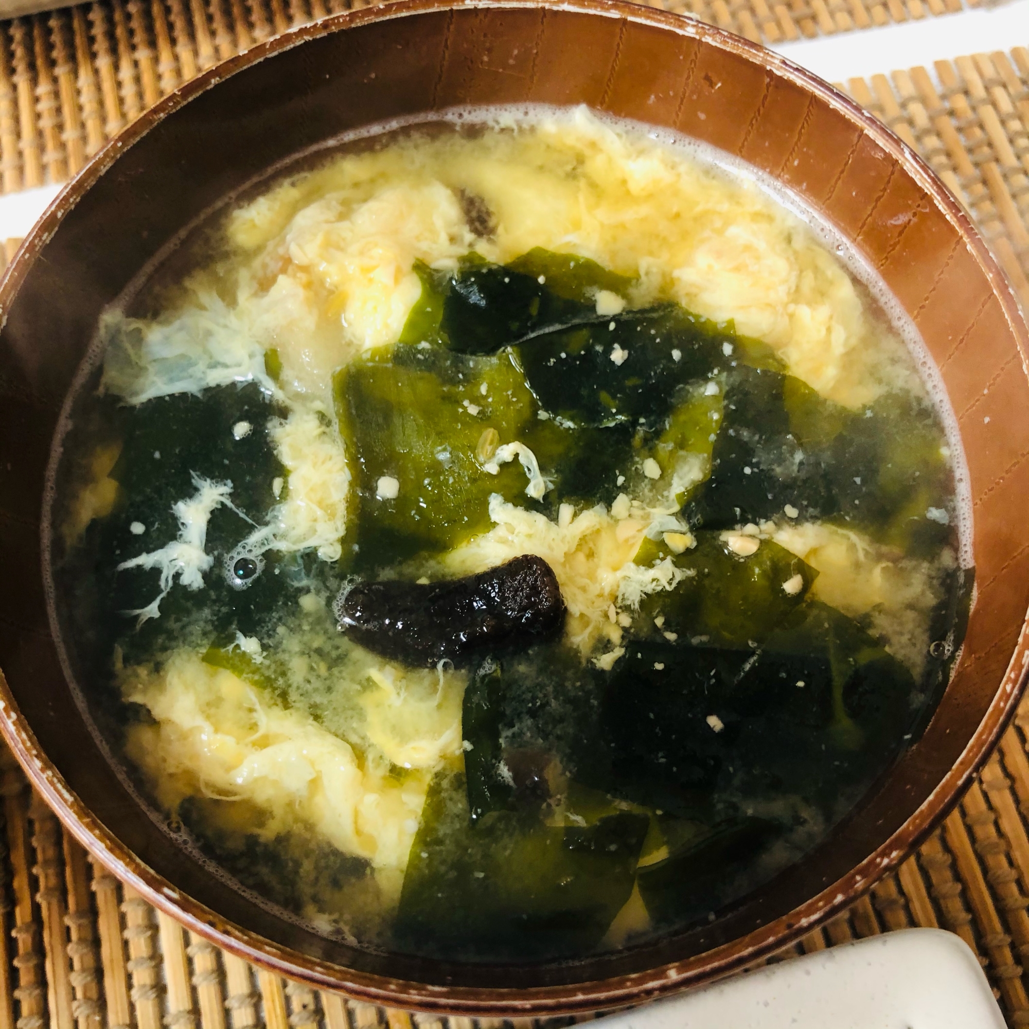 わかめとお麩の卵とじ味噌汁