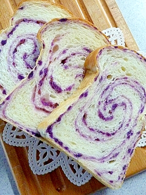 紫いも巻き食パン