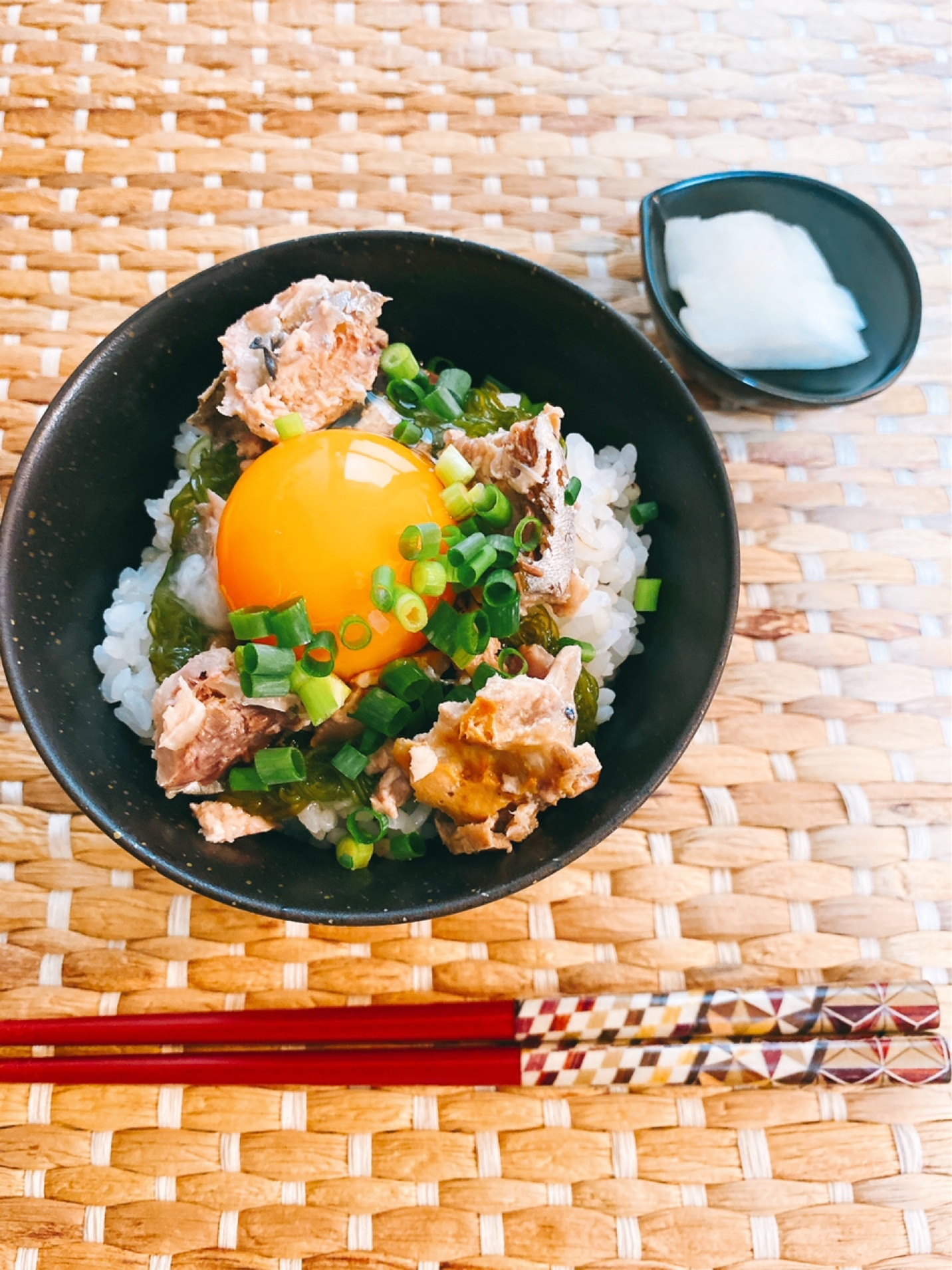 めかぶとさば缶の小丼