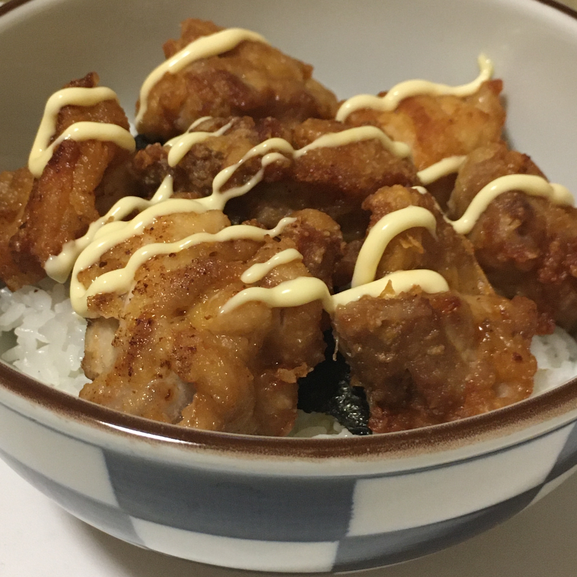 がっつり大満足！欲望の唐揚げ丼