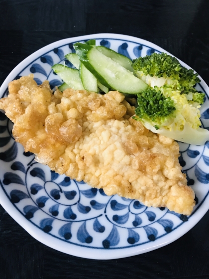 レシピを参考にしてタラを使って作ってみました。白身魚はフライにすることが多いですが天ぷらにしても良いですね。カレーの風味がよく効いていて美味しくいただけました。