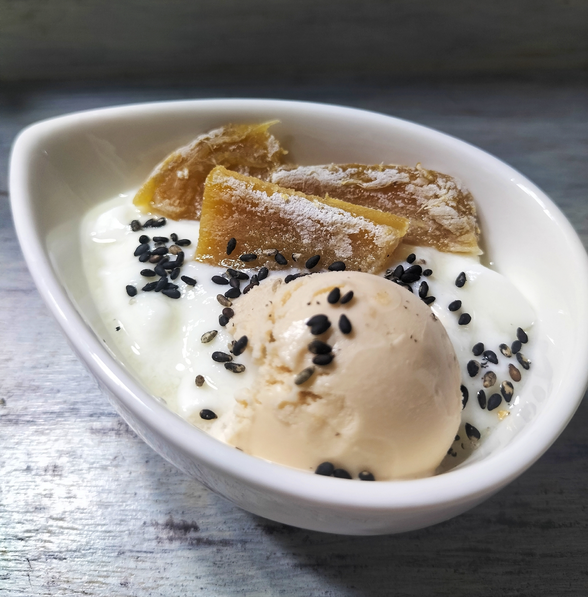 きな粉アイスと干し芋の素朴ヨーグルト