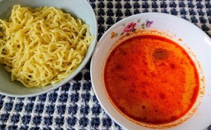 残っていたレッドカレーペーストと中華麺で。
ごちそうさまでした。