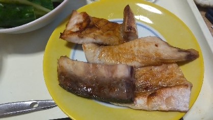 焼くだけおつまみ♡ぶりのあらの塩焼き