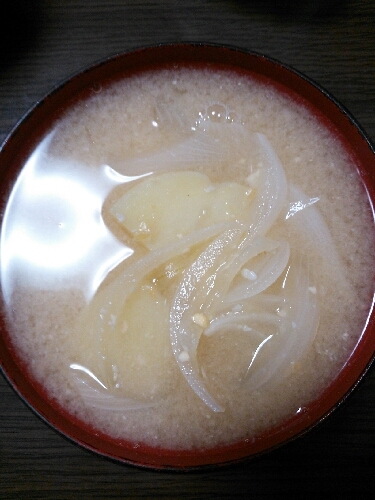 ボリュームがある味噌汁なので、おかずが1品足りない時にいいですね(^_-)
じゃがいもと玉ねぎが甘くて美味しかったです。