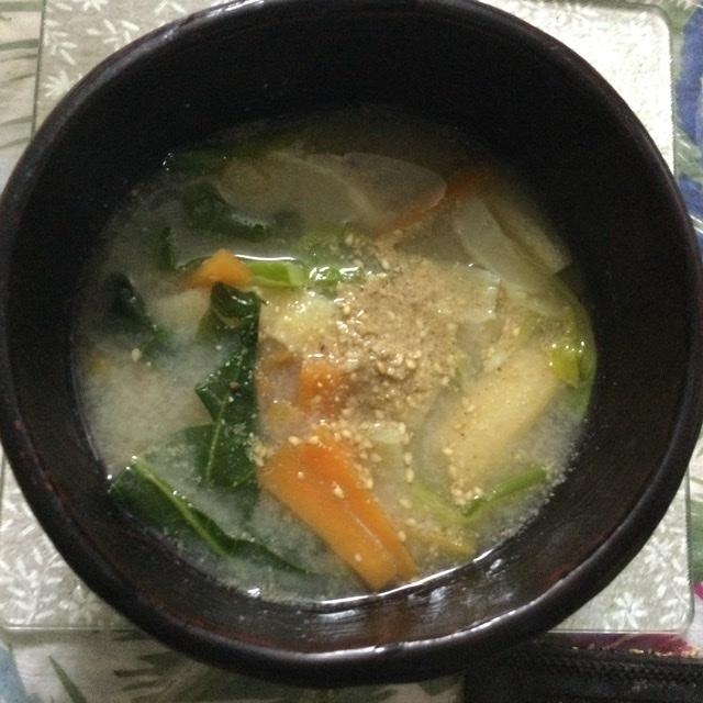 あげとにんじん小松菜の味噌汁すりごまのせ